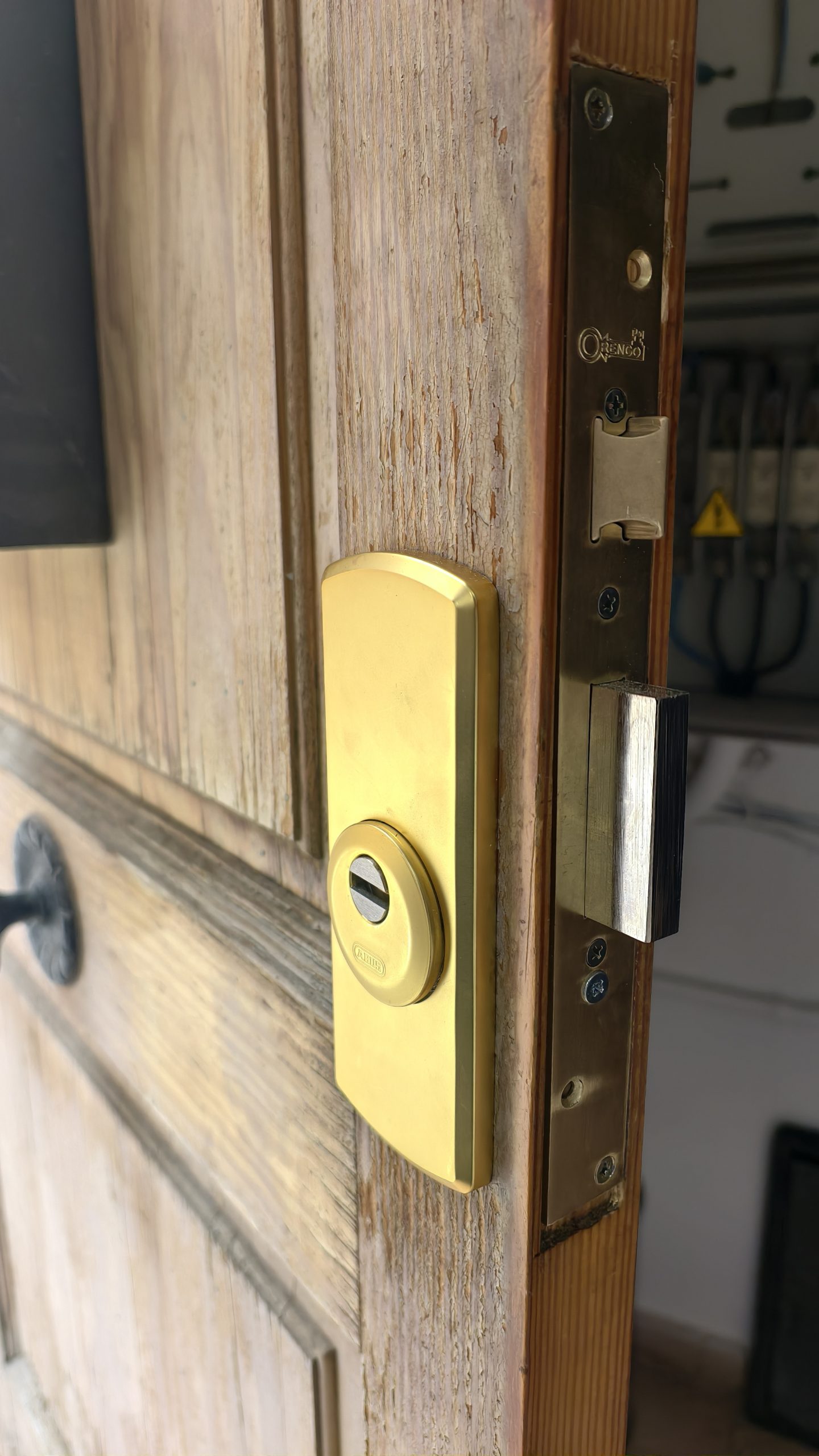 cerrojo sag barcelona en puerta blindada Barcelona - Clauteck Cerrajería